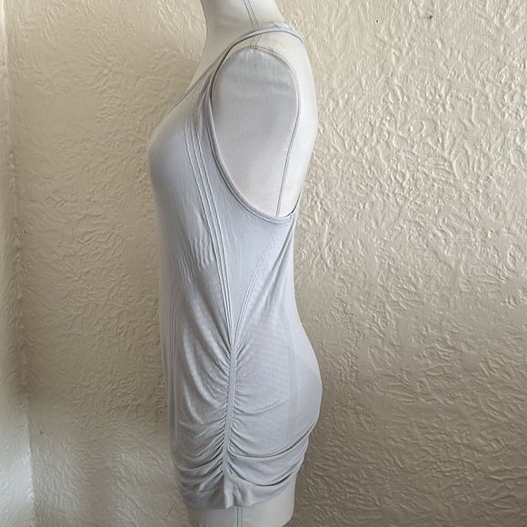Athleta Speedlight Seamless Tank Top Palest Gray Racerback Sweat Wicking Medium - Picture 4 of 9